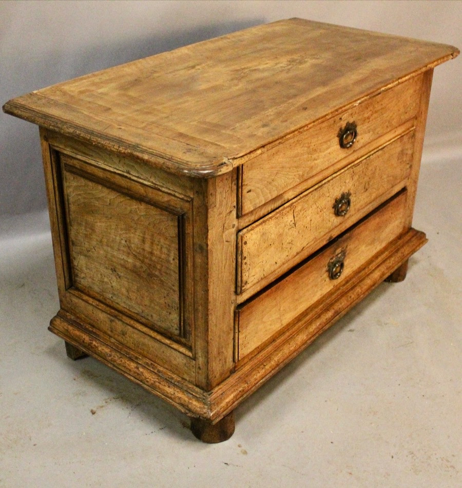 Louis XIV Style Chest Of Drawers In Walnut, Small Proportions -photo-2