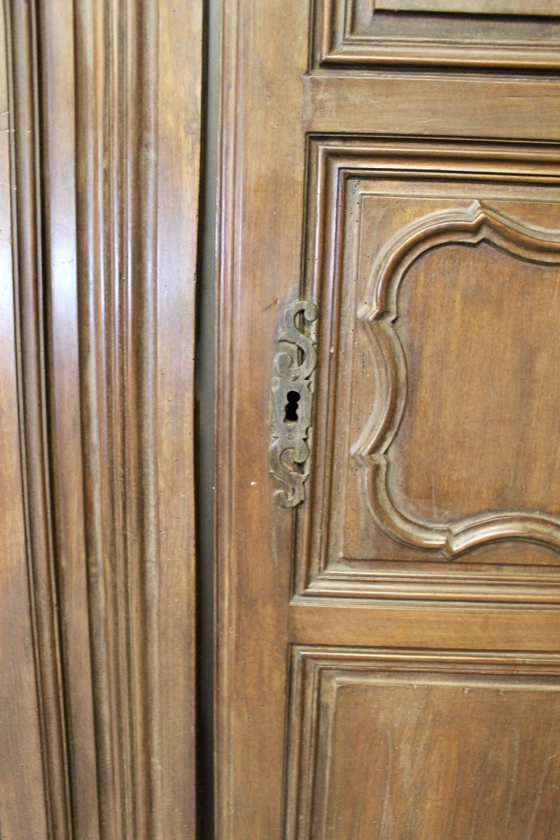 Paire de portes en noyer Louis XV à médaillon-photo-4