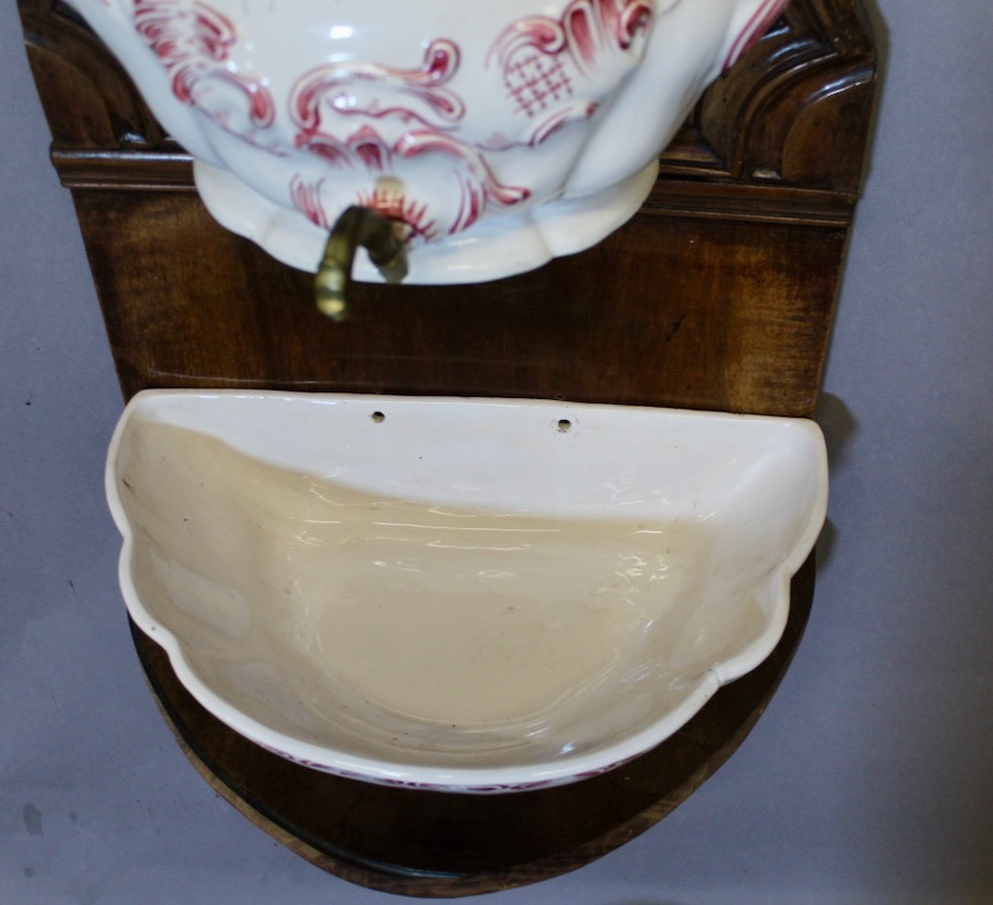 Fontaine murale à eau ou vin , faience de Luneville-photo-2