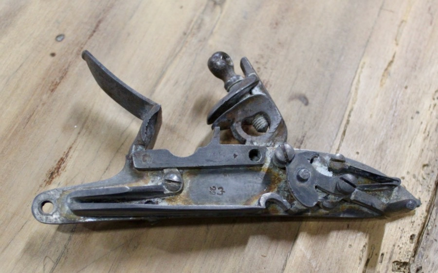 PLATINE À SILEX DE FUSIL TOWER. à corps rond , gravée «GR»-photo-2