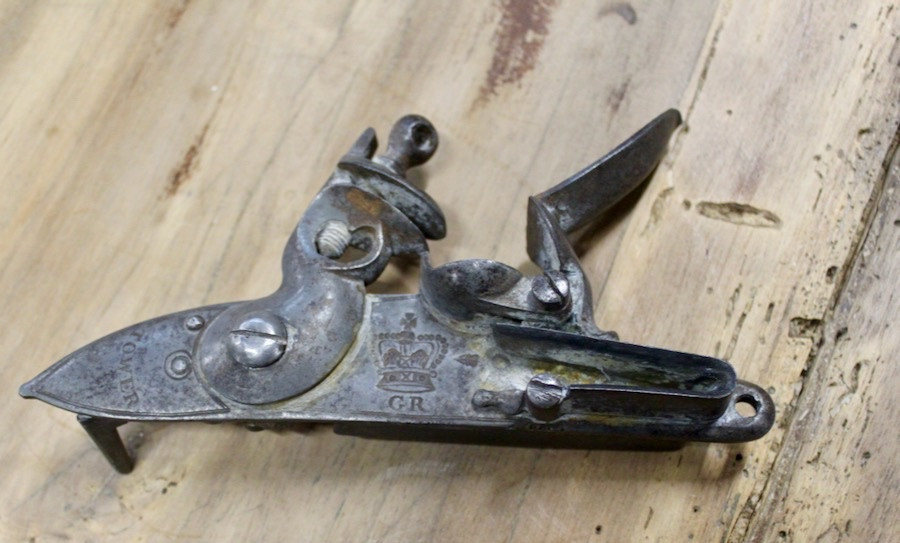 PLATINE À SILEX DE FUSIL TOWER. à corps rond , gravée «GR»-photo-4