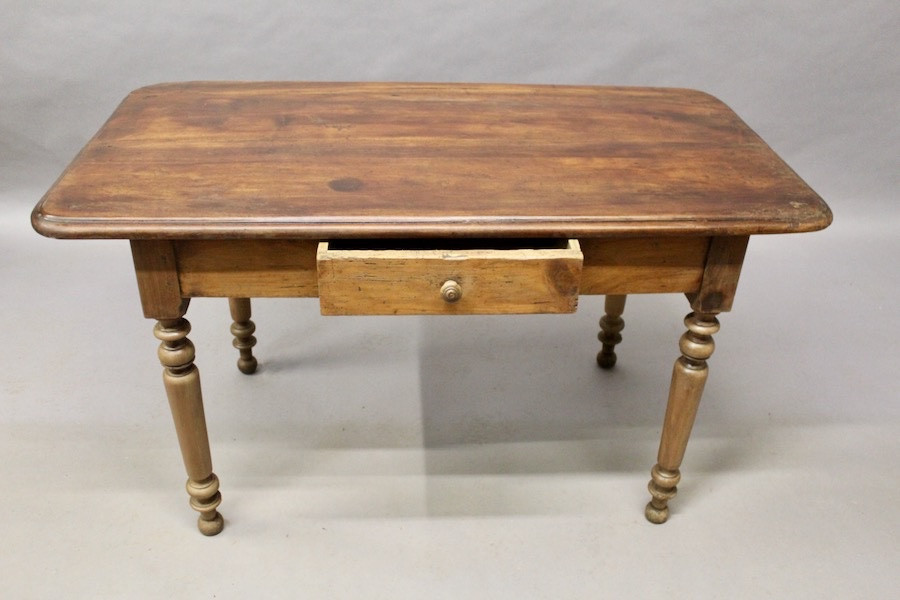 Table de bistrot, un tiroir -photo-1