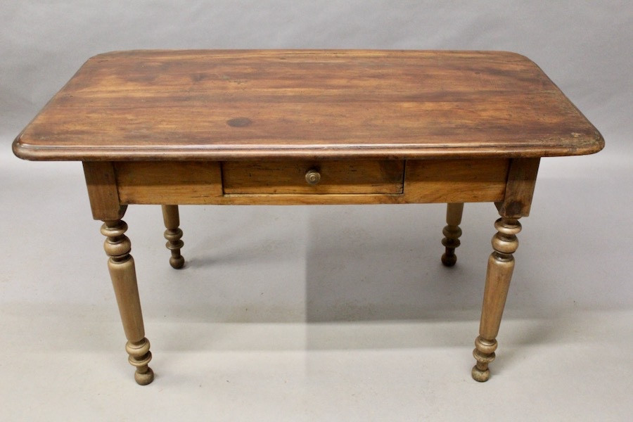 Table de bistrot, un tiroir 