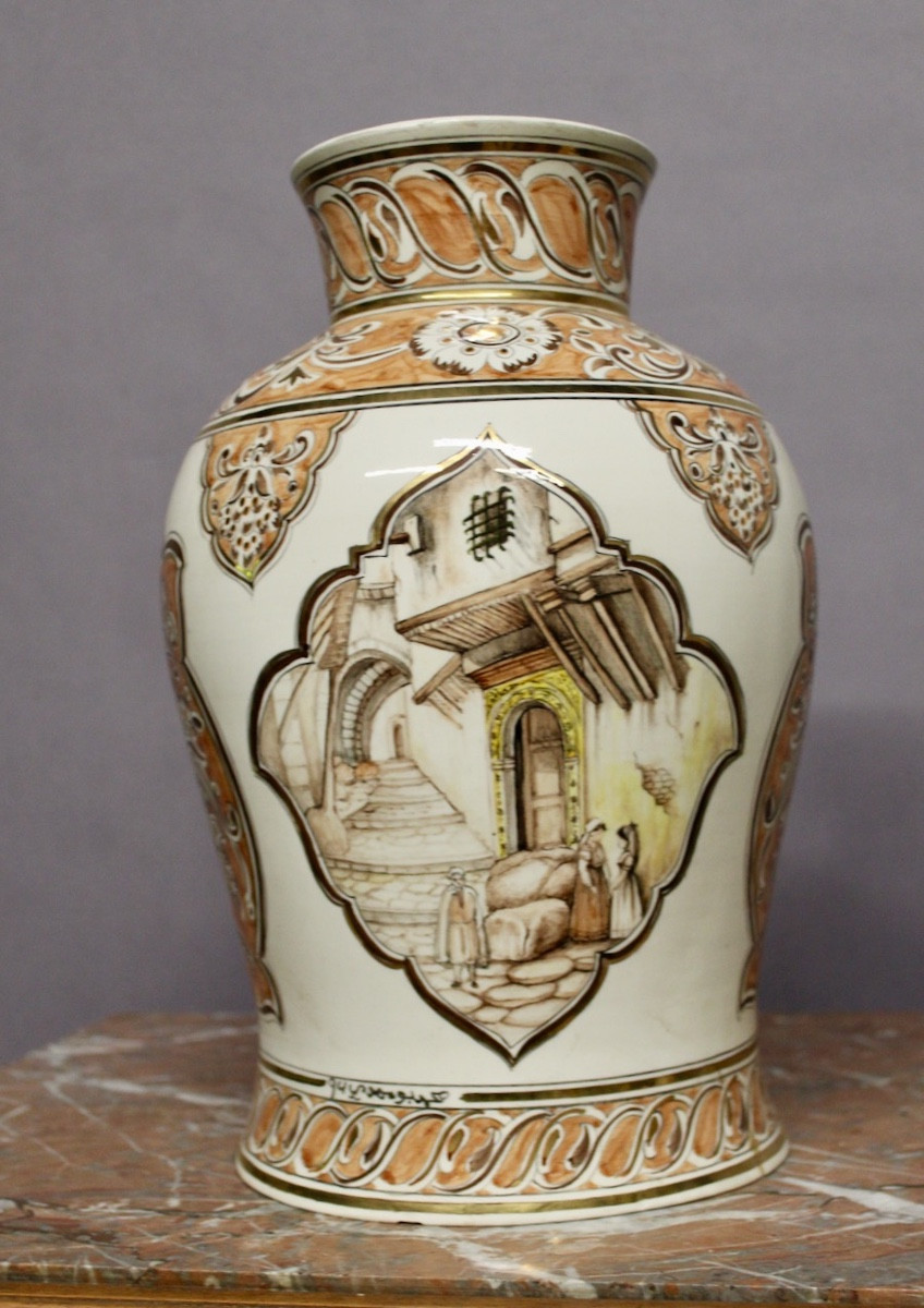 Vase oriental en céramique à plusieurs décors 