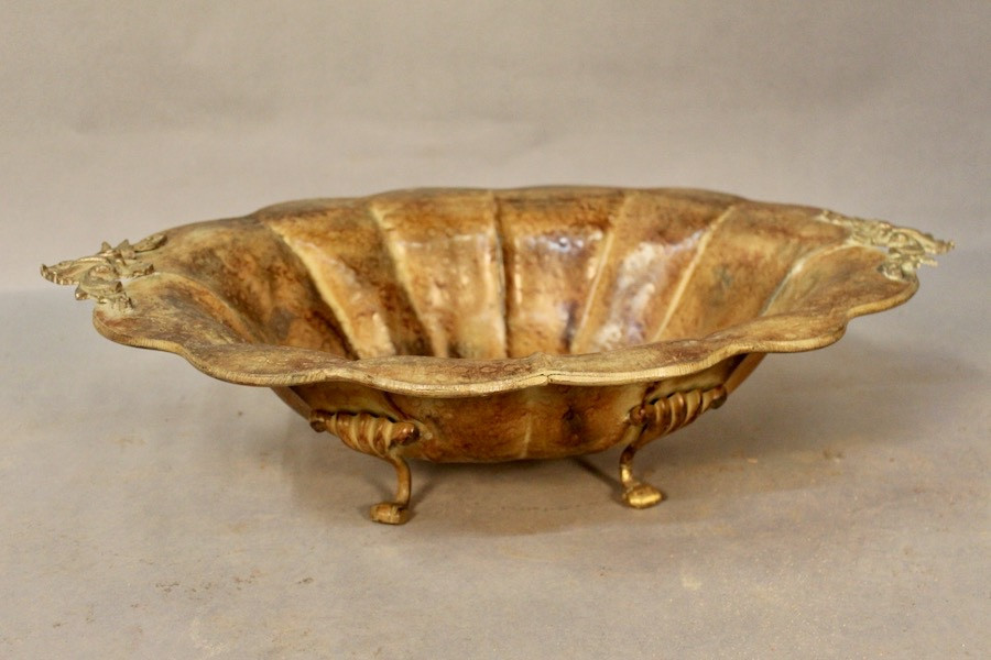 Basin En Tôle Peinte Mordorée En Forme De Coquillage
