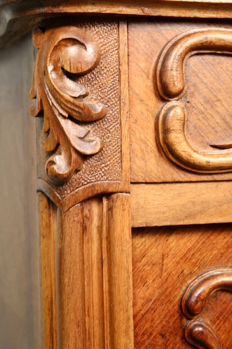 19th-century Louis XV-style Walnut Nightstand-photo-1