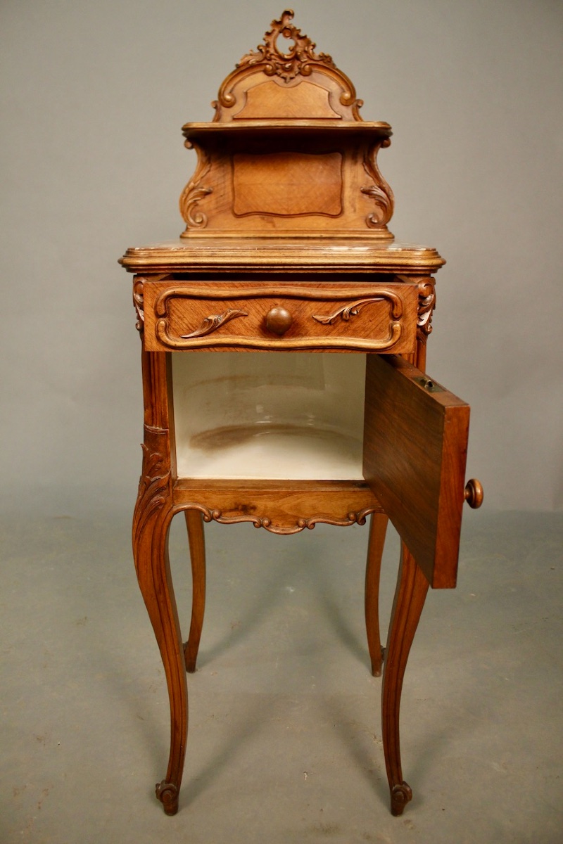 19th-century Louis XV-style Walnut Nightstand-photo-2