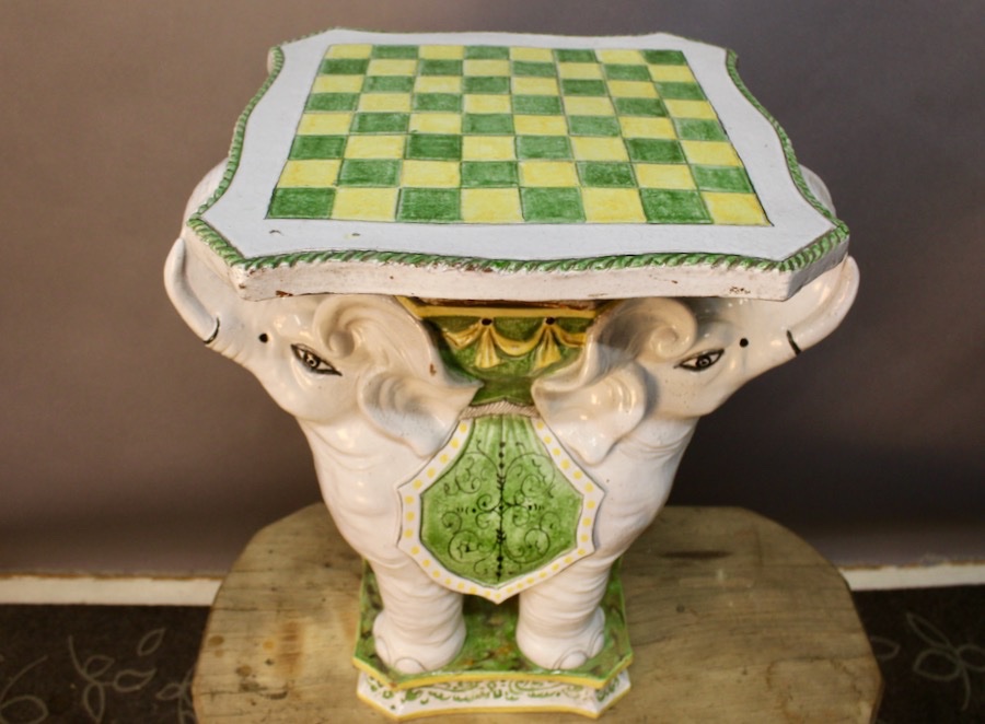 Table d'échecs design « Éléphants » Émaillée, peinte à la main