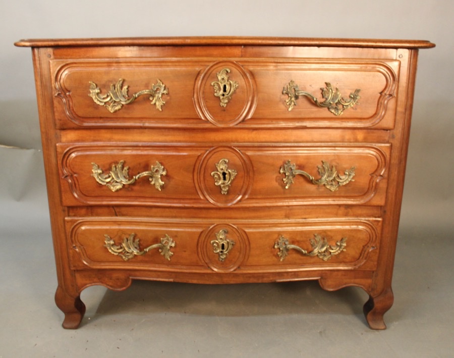 17th-century Lyon-style Chest Of Drawers In Walnut -photo-2
