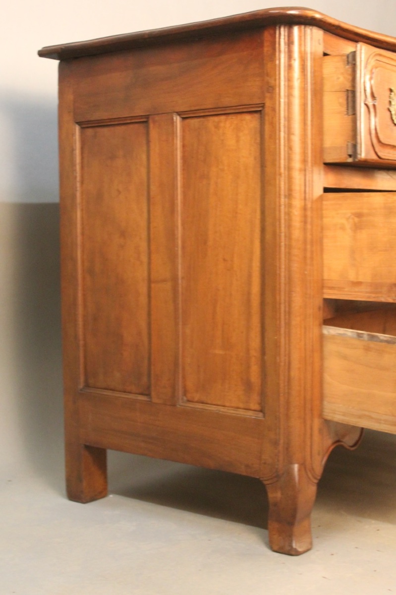 17th-century Lyon-style Chest Of Drawers In Walnut -photo-1