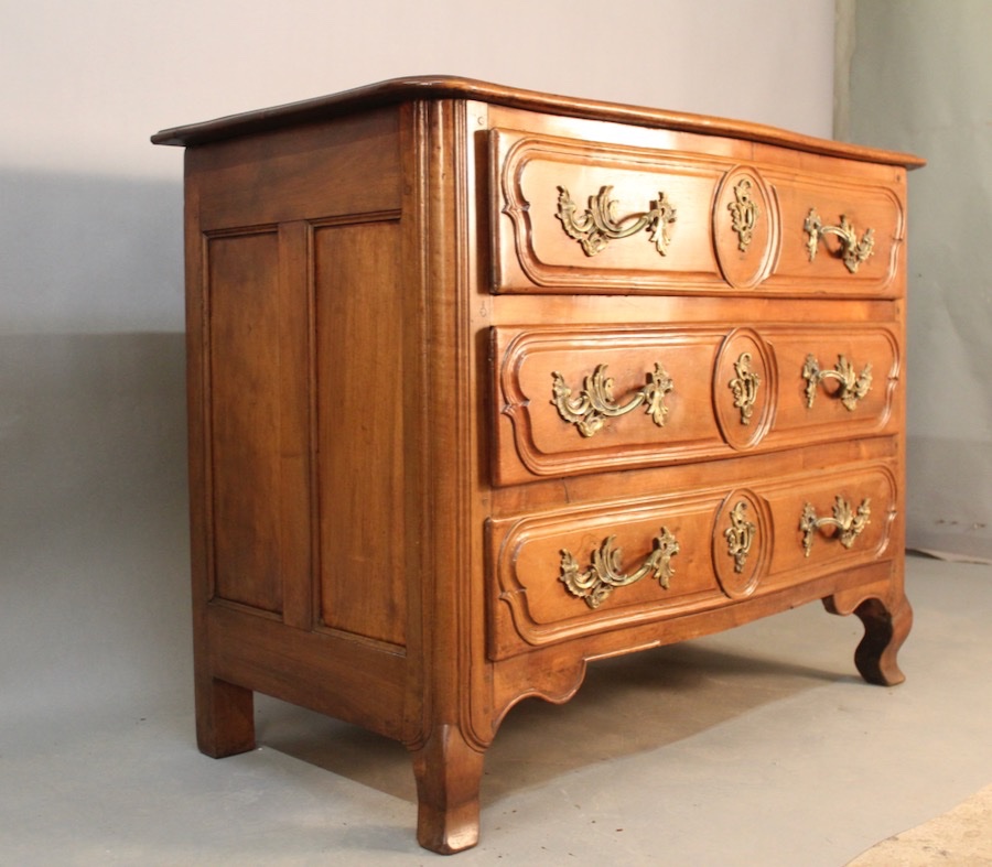 17th-century Lyon-style Chest Of Drawers In Walnut -photo-4