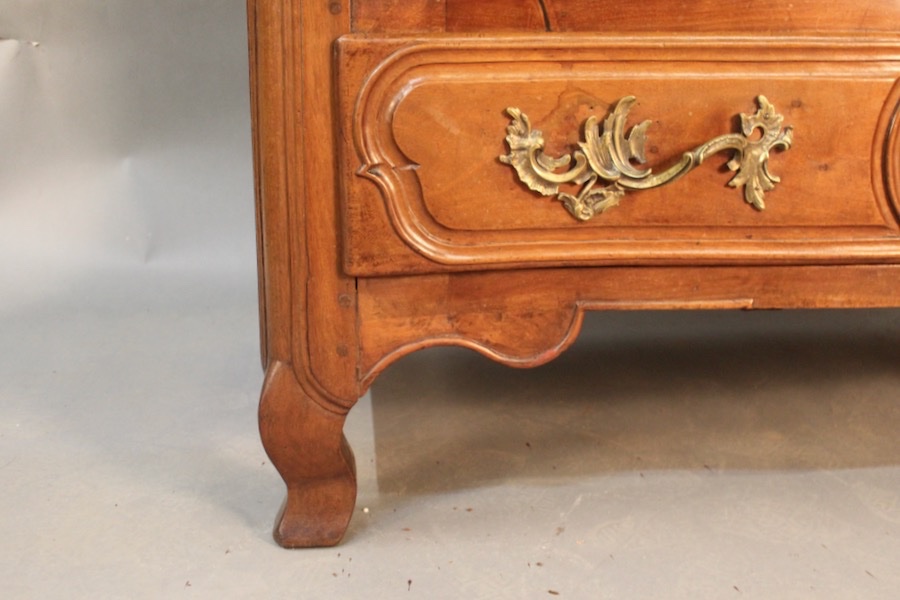 17th-century Lyon-style Chest Of Drawers In Walnut -photo-5