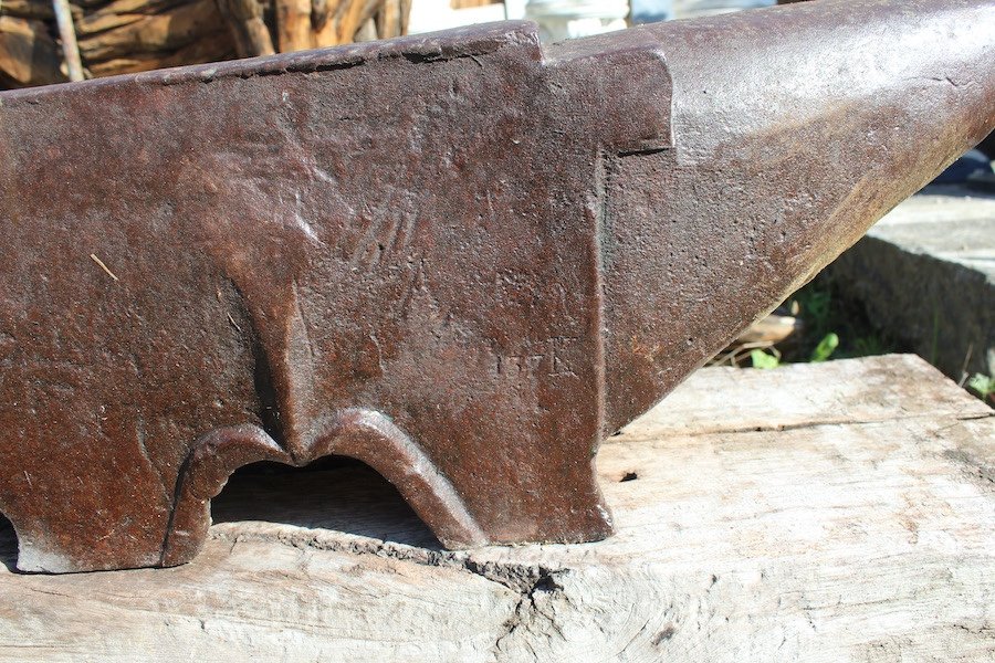 Large Wrought Iron Blacksmith Anvil-photo-2