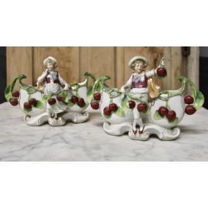Paire de petites jardinières en porcelaine 