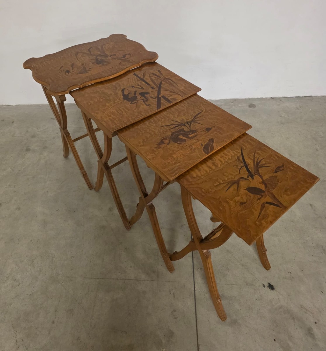 Tables gigognes attribuées à Emille Gallè