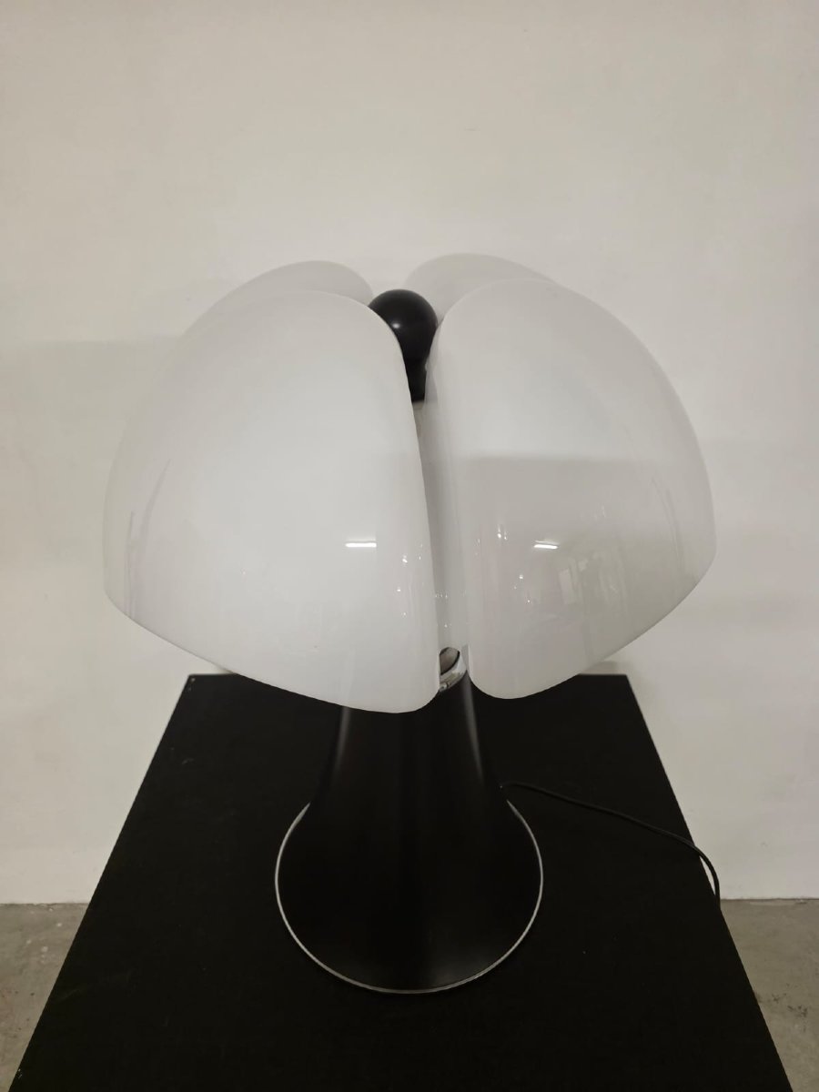 Gae Aulenti's Pipistrello Lamp For Martinelli Luce-photo-2
