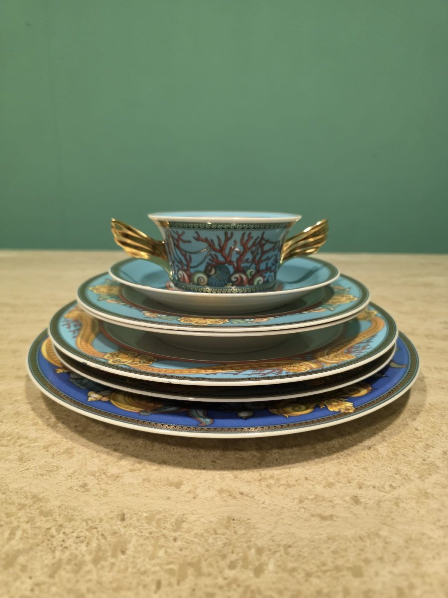 A 12-piece Dinner Set From Versace's Les Trésor Des La Mer Collection-photo-4