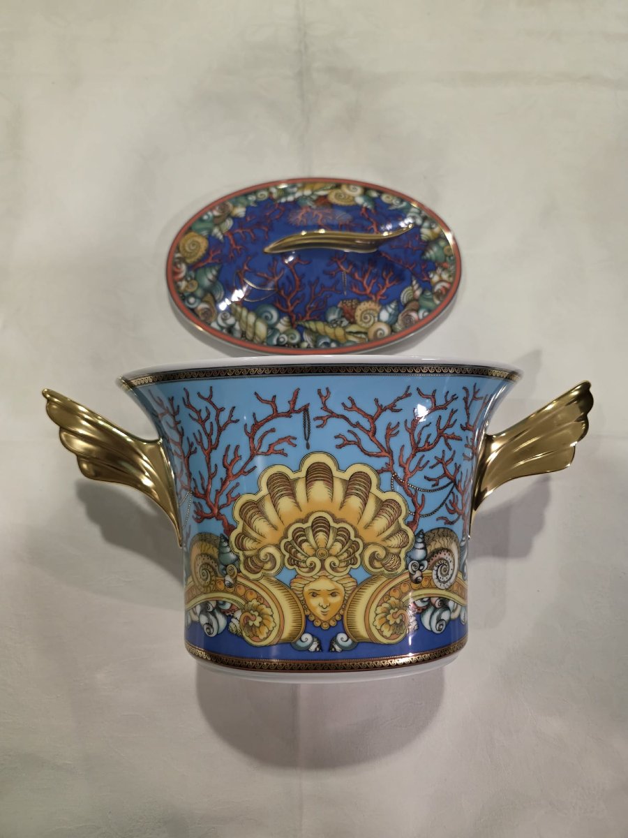 A 12-piece Dinner Set From Versace's Les Trésor Des La Mer Collection-photo-3