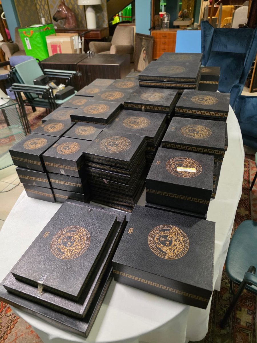 A 12-piece Dinner Set From Versace's Les Trésor Des La Mer Collection-photo-8
