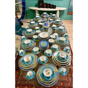 Service de table pour 12 personnes, collection « Les Trésors de la Mer » de Versace.