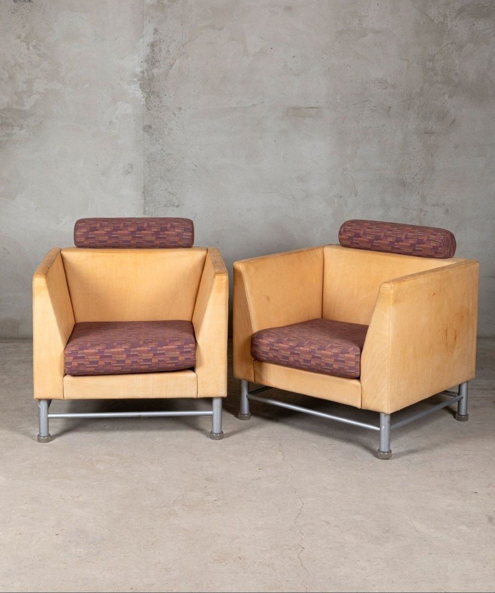 Paire de fauteuils « Eastside » de Sottsass pour Knoll (1983). Édition limitée avec pieds émail