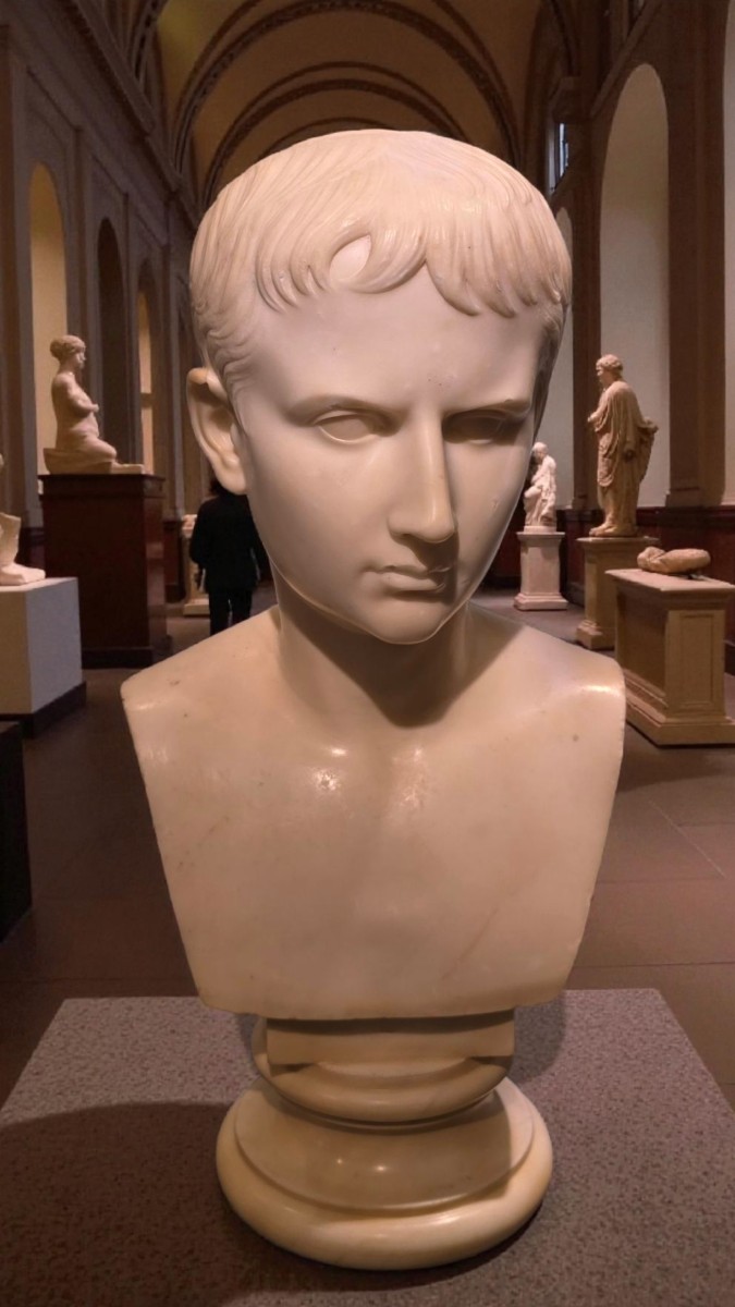 Buste statuaire en marbre blanc représentant le couple du "Jeune Auguste", XVIIIème