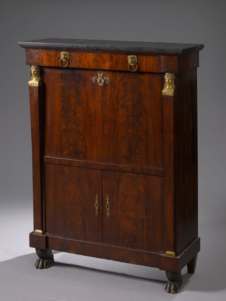 Secrétaire plaqué acajou, Plateau en mabre gris, Bronze dorè, Empire. Debut XIXéme