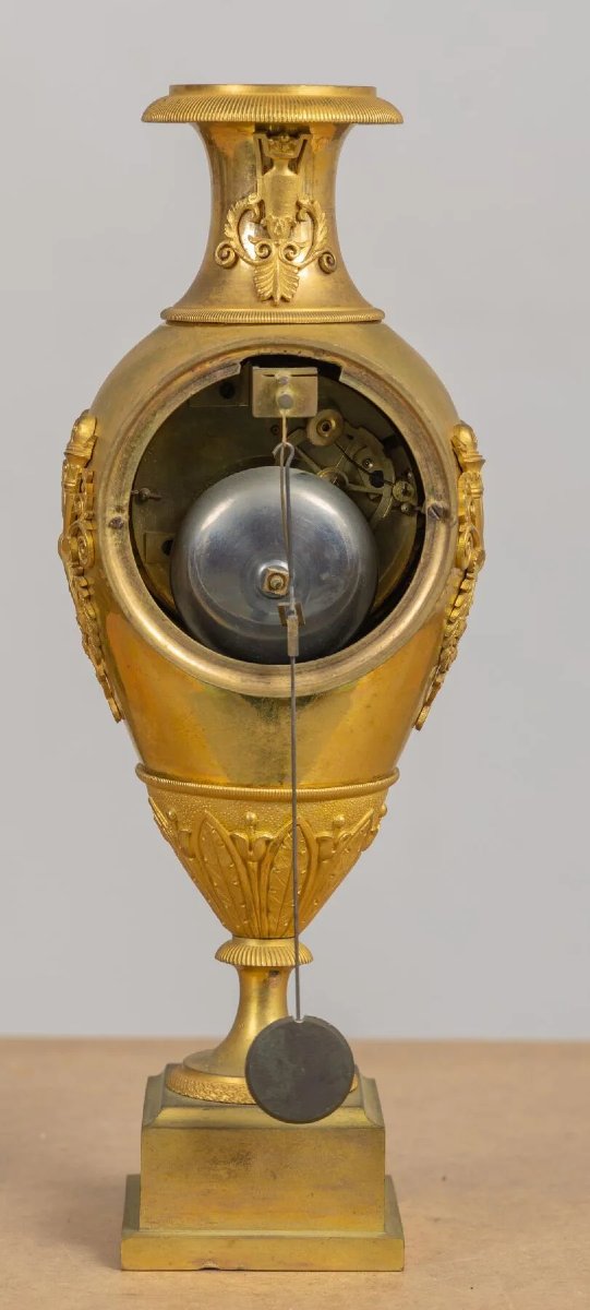 Pendule à balancier en bronze doré, ornée de feuilles et de sarments de vigne. Empire XIXème-photo-4