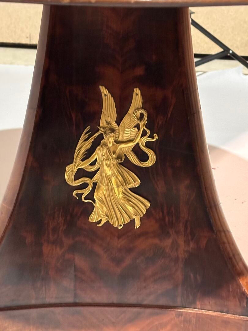 Mahogany Veneer Table. Circular Top Surmounted By Black Marble, 19th Century-photo-2