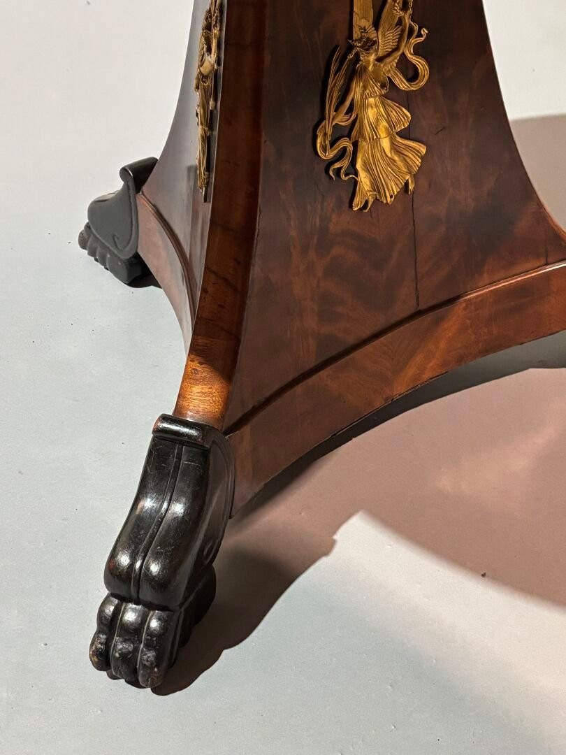 Mahogany Veneer Table. Circular Top Surmounted By Black Marble, 19th Century-photo-4