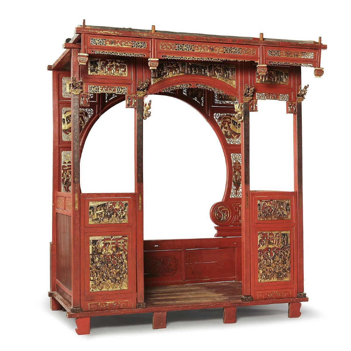 Large Four-poster Bed In Red And Gold Lacquered Wood, Decorated With Lacquered Panels. Chin