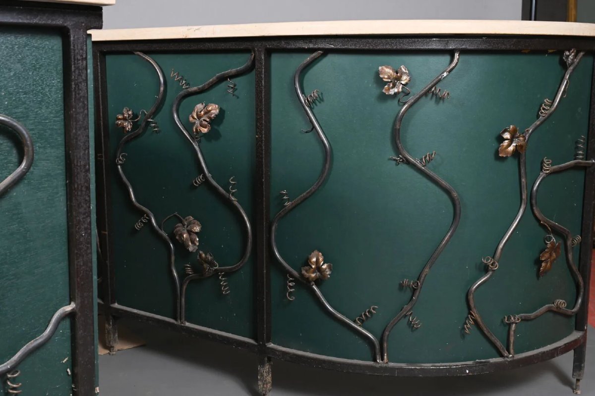 Deux consoles demi-lune en fer peint, ornées de vrilles et de feuillages, marbre blanc, XXemè-photo-2