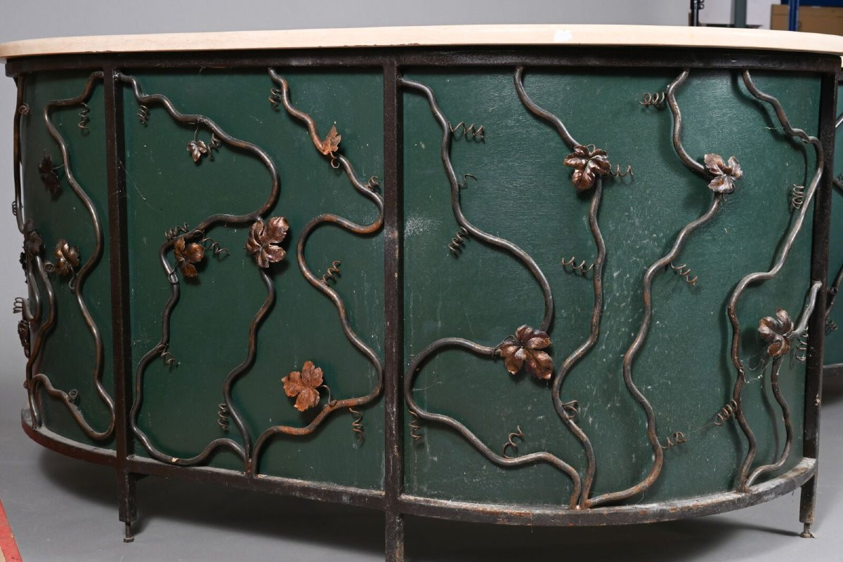 Deux consoles demi-lune en fer peint, ornées de vrilles et de feuillages, marbre blanc, XXemè-photo-3