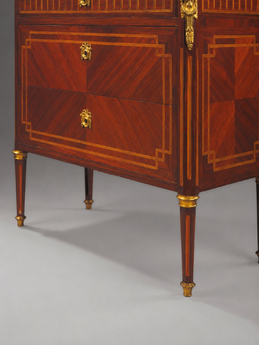 Commode De Style Louis XVI En Bois Marqueté Et Bronzes Dorés, Plateau En Marbre Veiné-photo-1