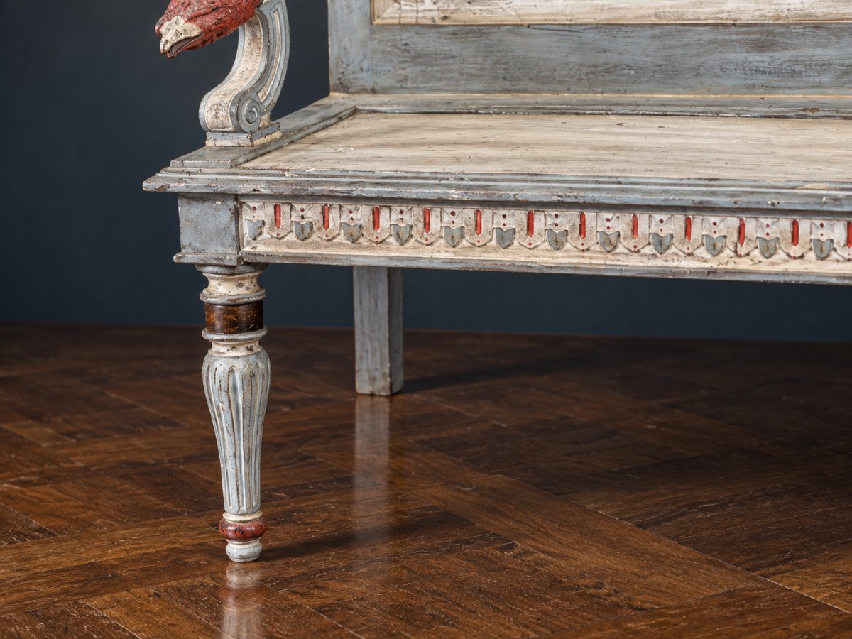 Banquette en bois sculpté et peint, caractérisée par un riche décor goût néoclassique. XIXème-photo-3