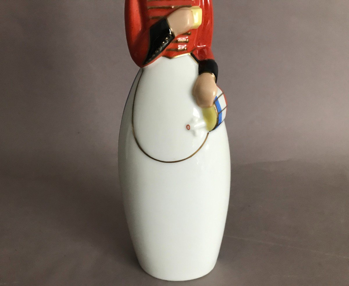 Robj La Cantinière flacon à liqueur en porcelaine vers 1930-photo-3