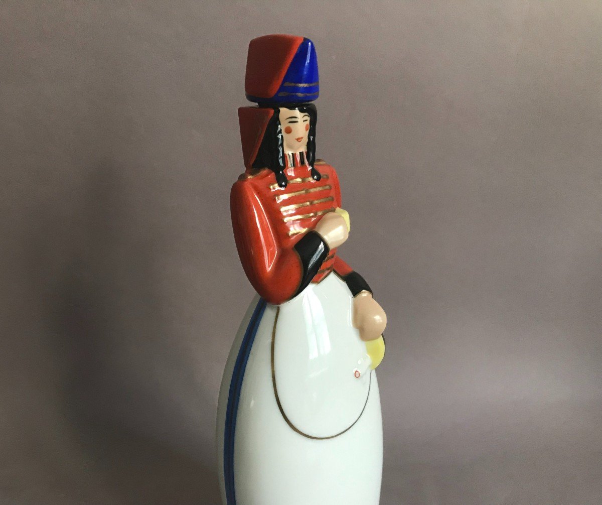 Robj La Cantinière flacon à liqueur en porcelaine vers 1930-photo-1