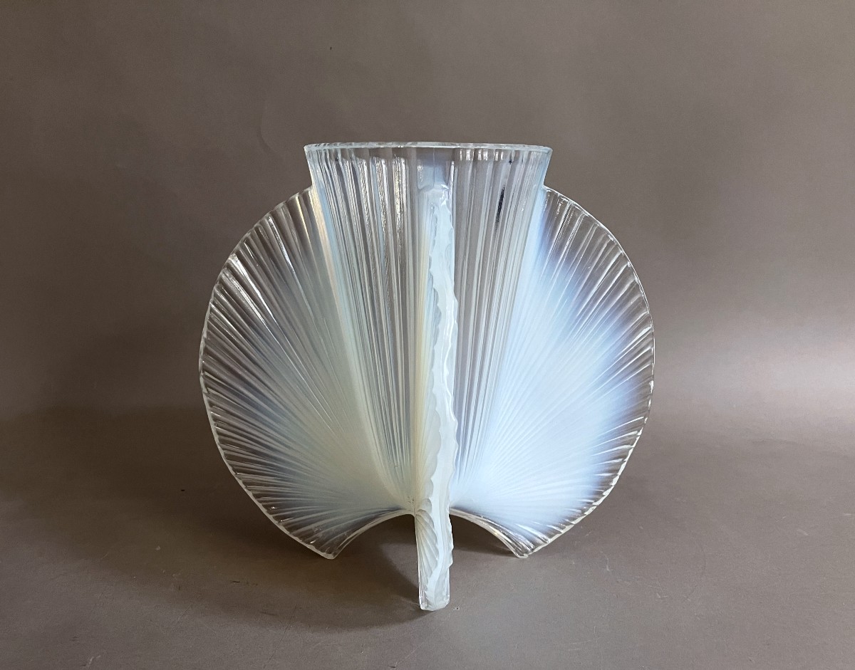 Pierre D'Avesn vase en verre opalescent Art Déco vers 1930-photo-2