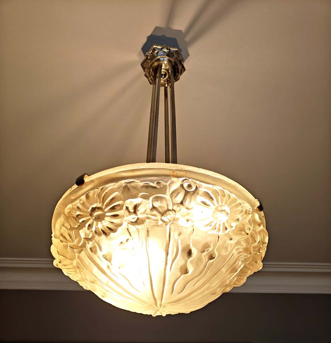 Genet et Michon lustre en verre moulé à la presse et bronze nickelé Art Déco vers 1930-photo-2