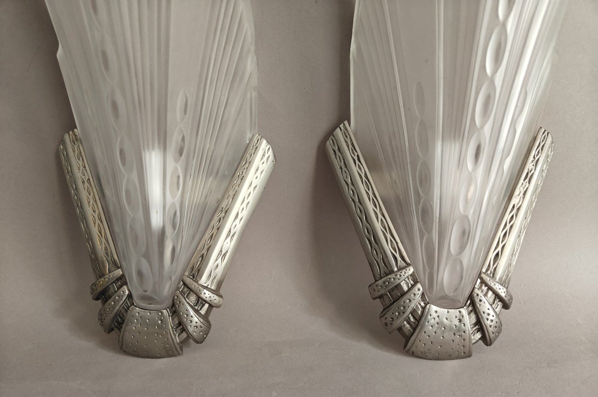 EJG paire d’appliques en verre moulé à la presse et bronze nickelé Art Déco 1930-photo-3