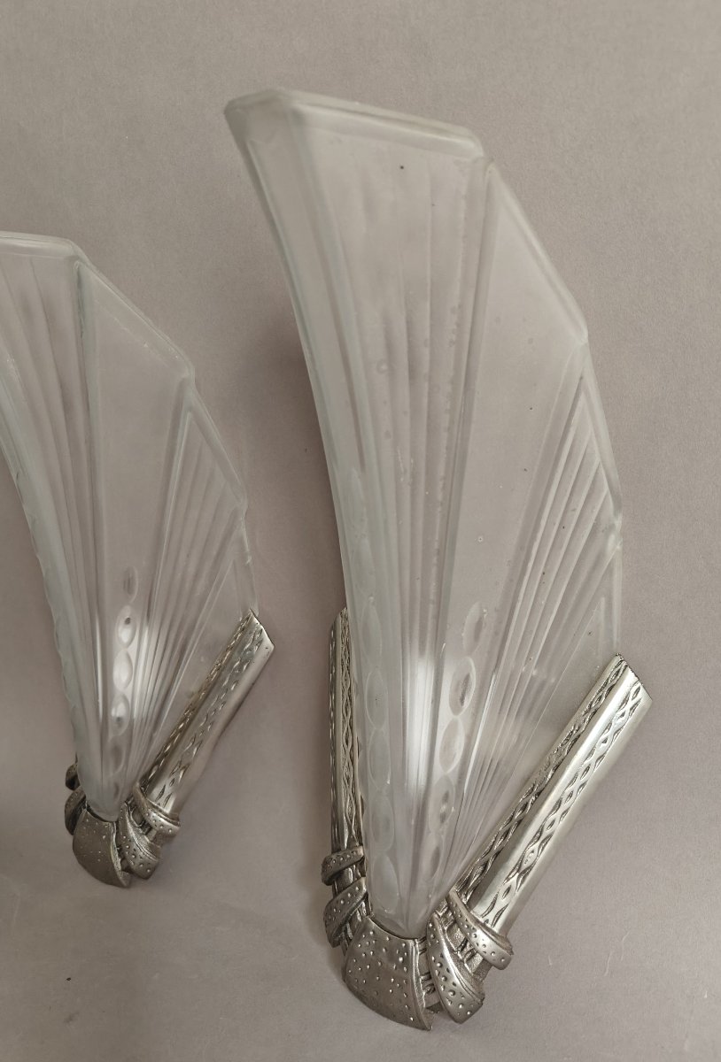EJG paire d’appliques en verre moulé à la presse et bronze nickelé Art Déco 1930-photo-1