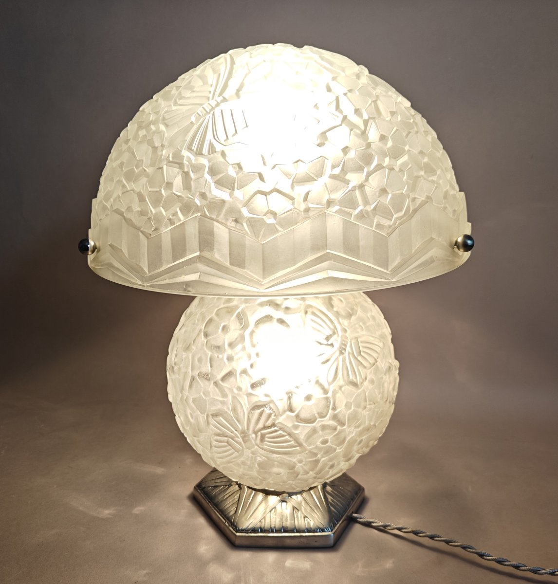 Hettier & Vincent Art Deco Lamp Made Of Press-molded Glass And Nickel-plated Bronze, Circa 1930