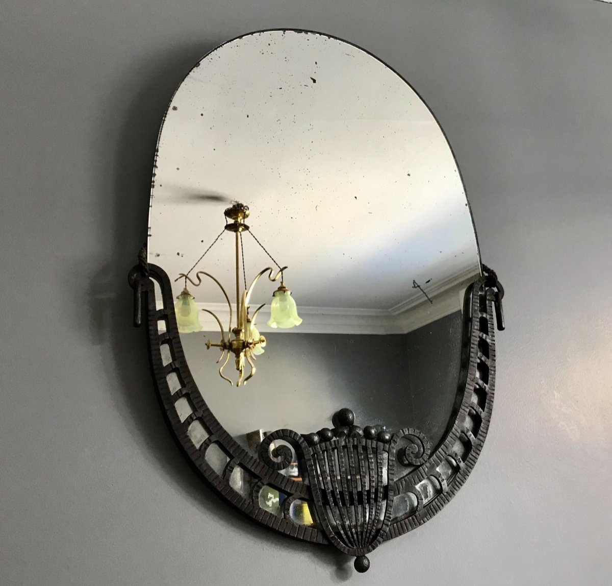 Miroir ovale en fer forgé Art Déco vers 1930