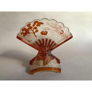 Baccarat vase éventail ambre japonisant Art Nouveau création 1878