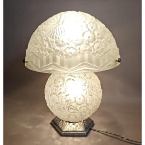 Hettier & Vincent Art Deco Lamp Made Of Press-molded Glass And Nickel-plated Bronze, Circa 1930