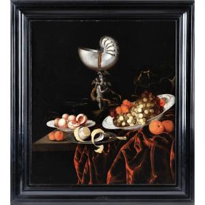 Georg Hainz, (vers 1630/31 - 1688), Nature morte de fruits avec un nautile monté en coupe