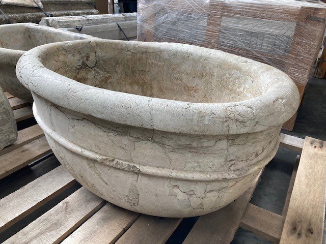 Oval Sink In Hard Limestone, 18th Century-photo-3