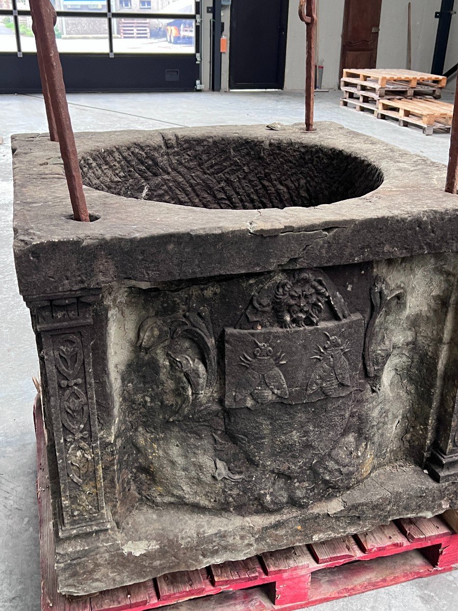 Exceptional Wellhead In Italian Stone 'pietra Serena', Originating From Firenze, 14th-15th Century-photo-1