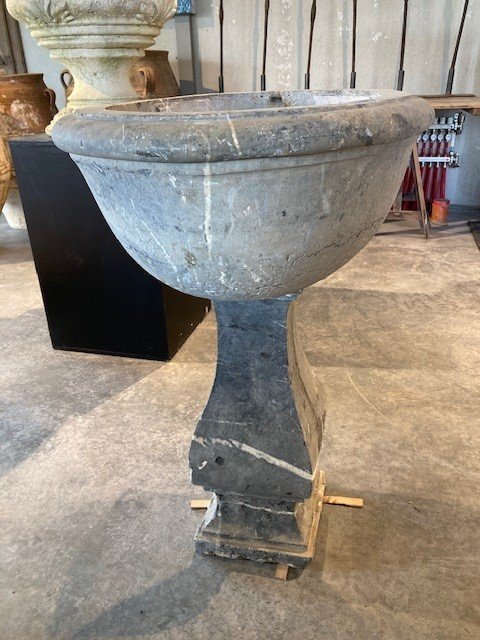 17th Century Stone Baptismal Font-photo-3
