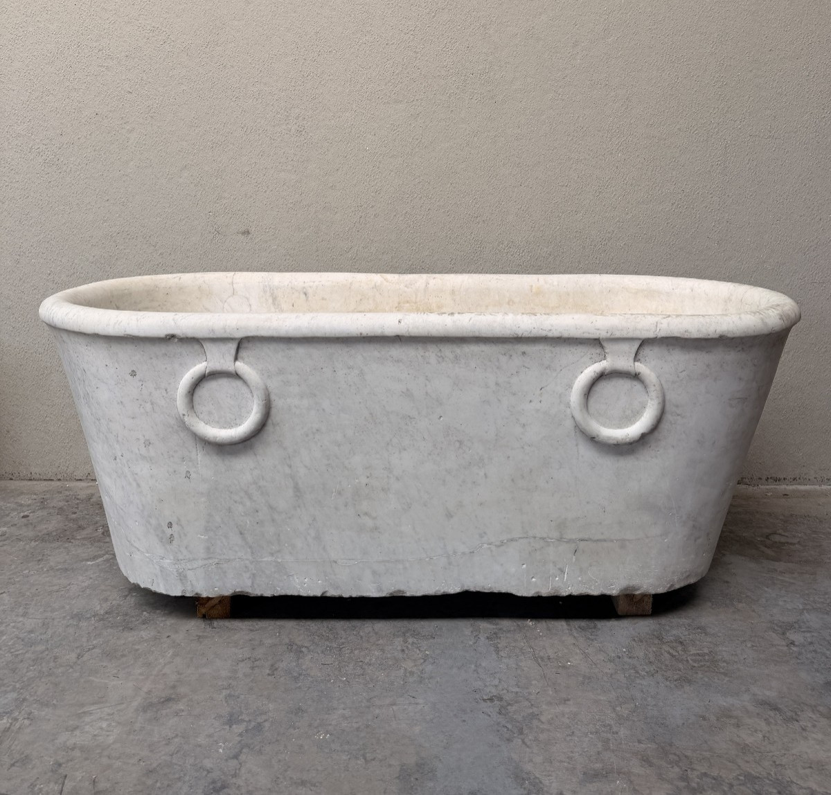 Italian Bathtub In Carrara Marble